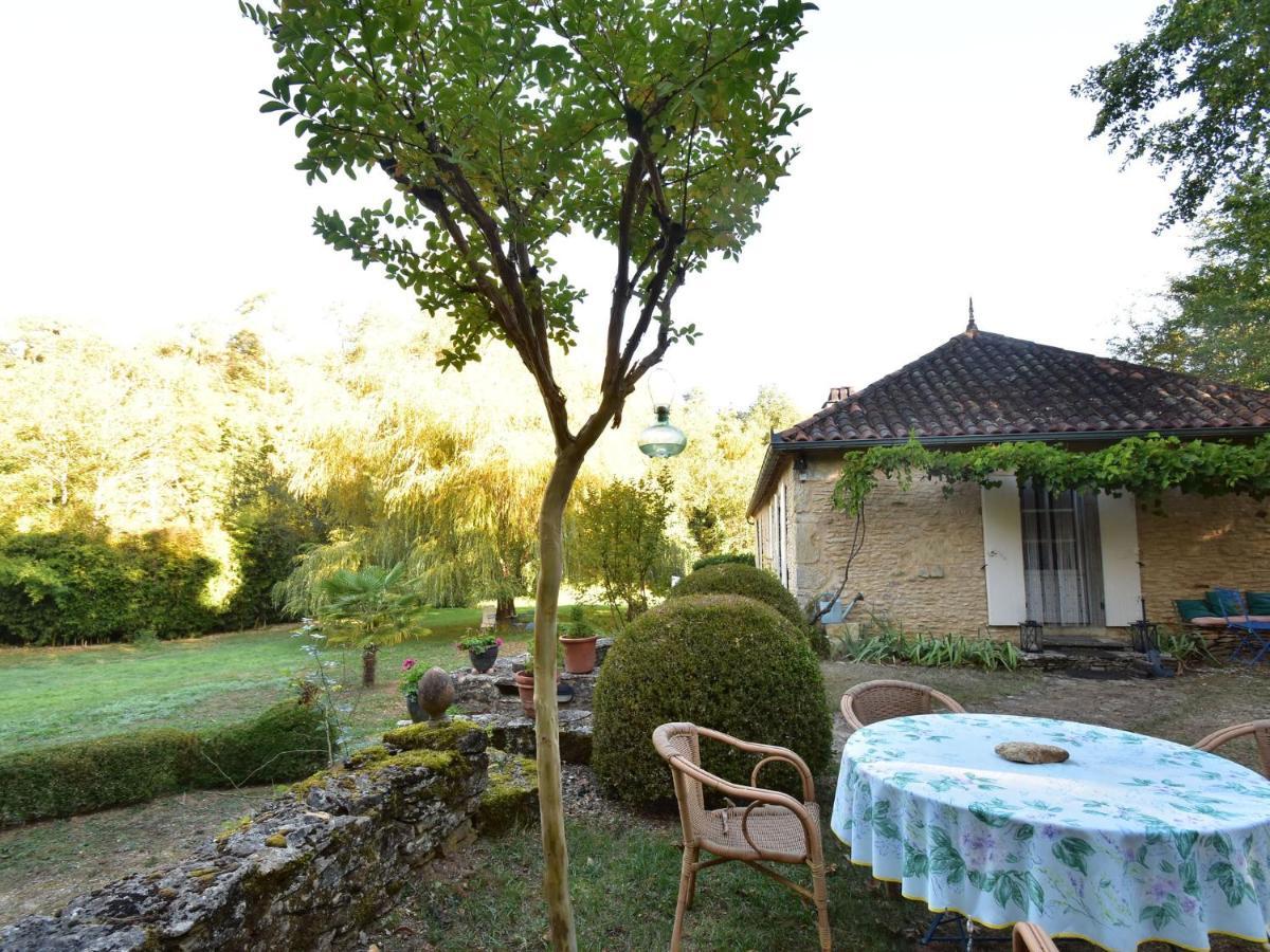 Cosy Holiday Home In Lantheuil With Garden Villefranche-du-Perigord Exterior photo