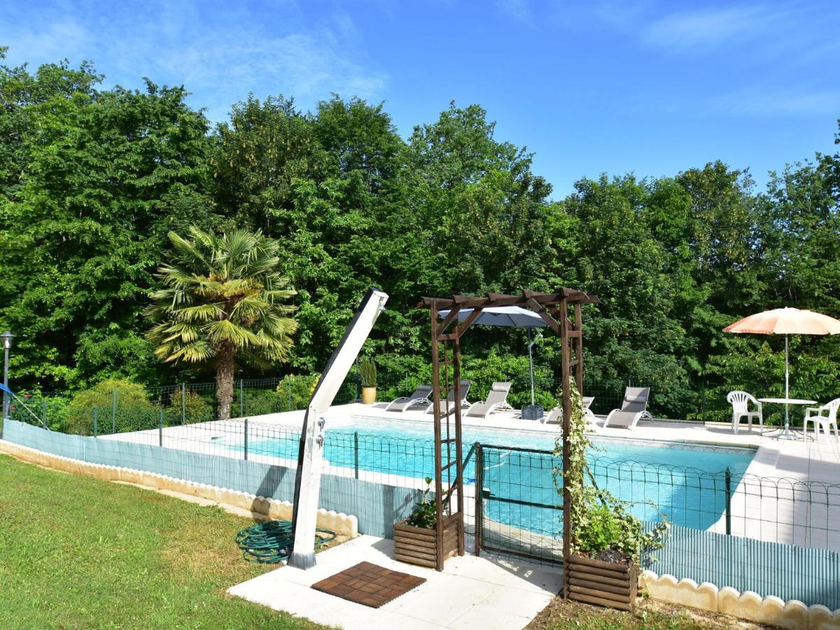 Cosy Holiday Home In Lantheuil With Garden Villefranche-du-Perigord Exterior photo